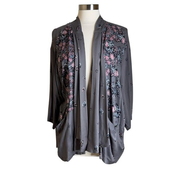 Urban Outfitters Ecote Gray Floral Open Front Cardigan Kimono Women’s Size Small - Picture 8 of 8